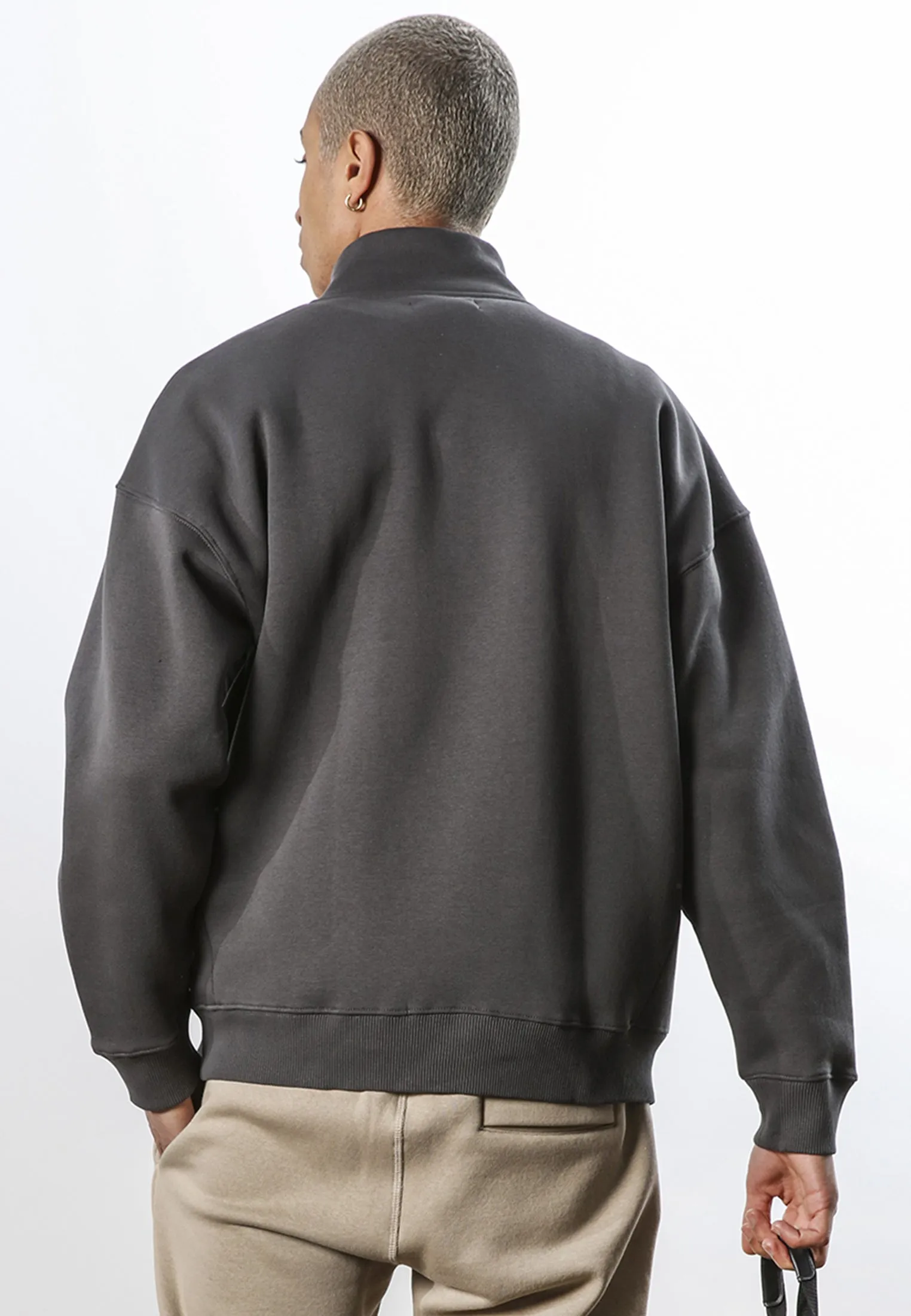 LOGO RELAXED HALF ZIP COAL